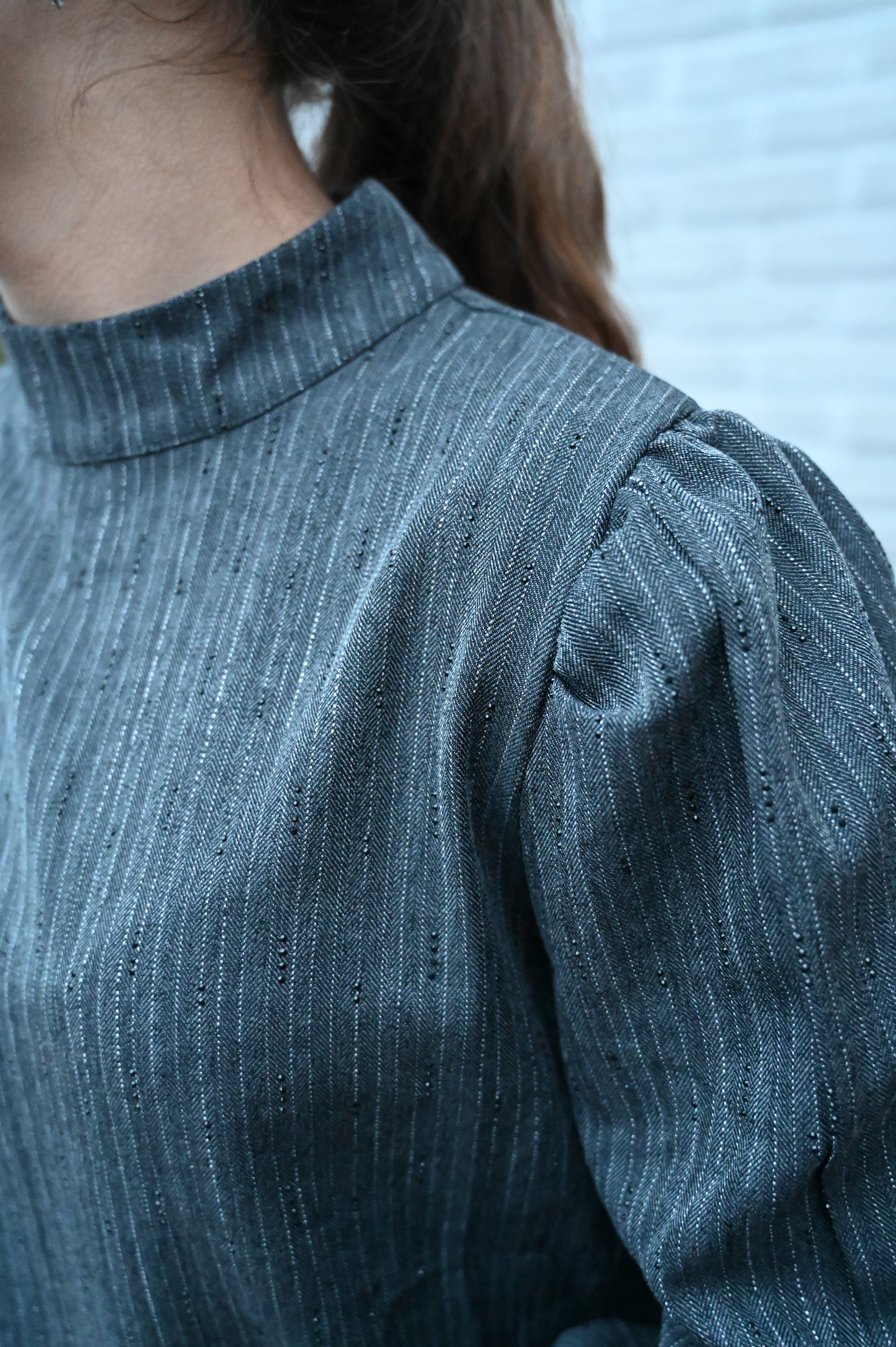 Elegant Grey Suit: blouse